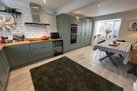 4 bedroom detached house for sale, Applegarth, Gilberdyke, Brough