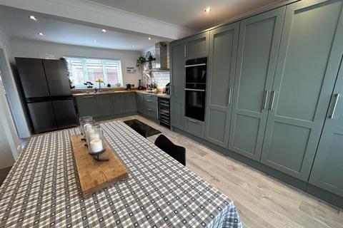 4 bedroom detached house for sale, Applegarth, Gilberdyke, Brough