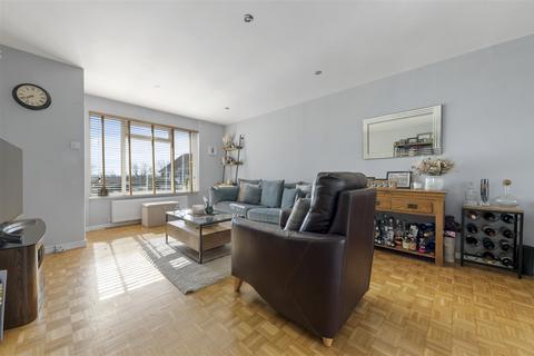 93 The Heights, Beckenham, BR3 5BZ