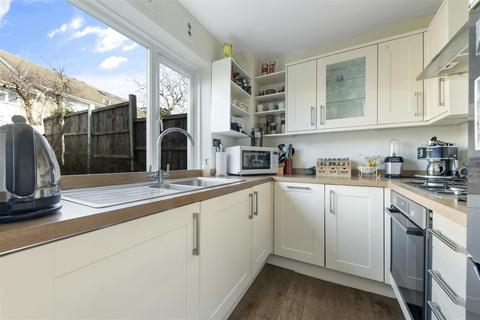 93 The Heights, Beckenham, BR3 5BZ