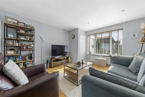 93 The Heights, Beckenham, BR3 5BZ