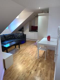 4 bedroom flat to rent, Finchley Road, London NW2