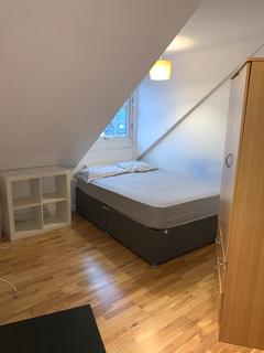 4 bedroom flat to rent, Finchley Road, London NW2