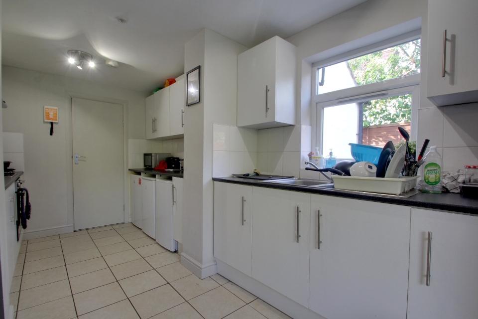 Kitchen 2 (shared)