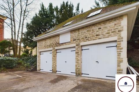 Garage to rent, Large Triple Garage, Albert Road North, Malvern