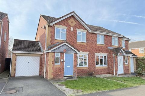 3 bedroom semi-detached house for sale, Shipley Close, Burton-On-Trent DE14