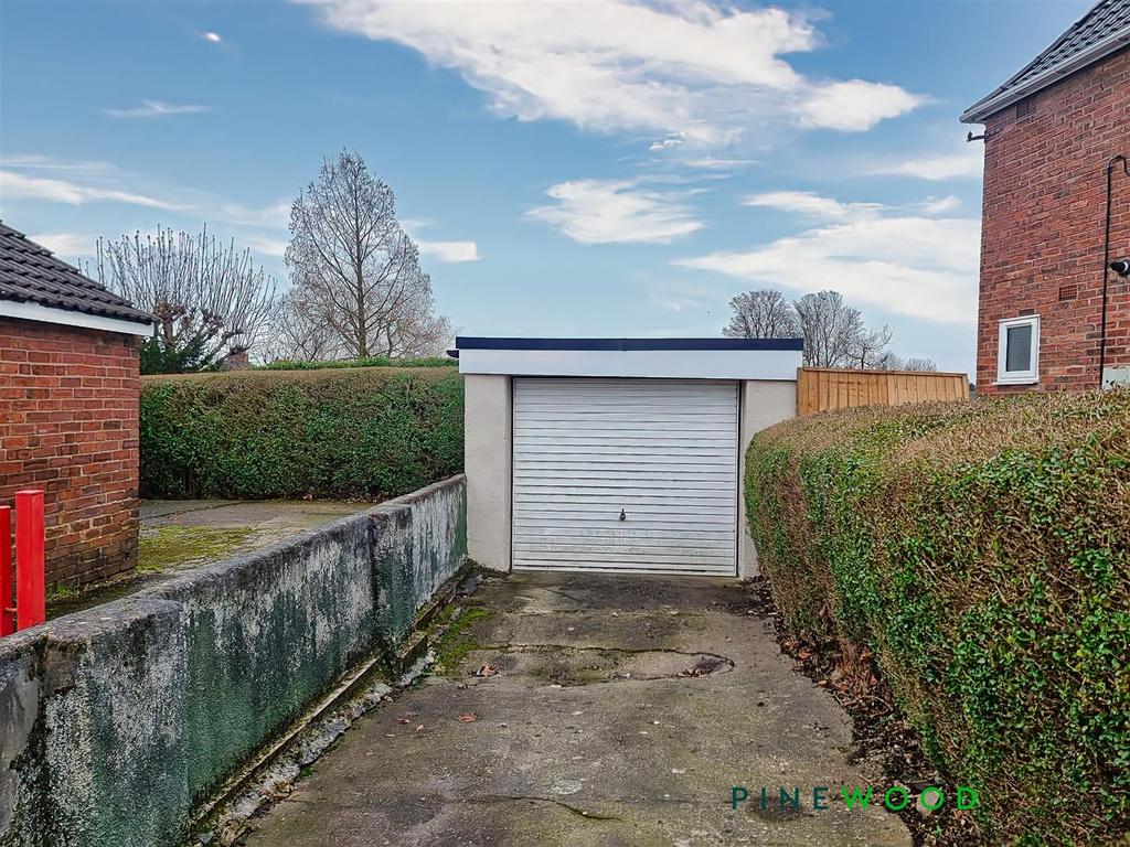 Tandem garage/workshop