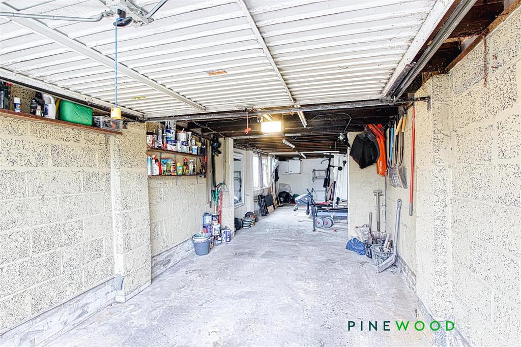 Tandem garage/wokshop