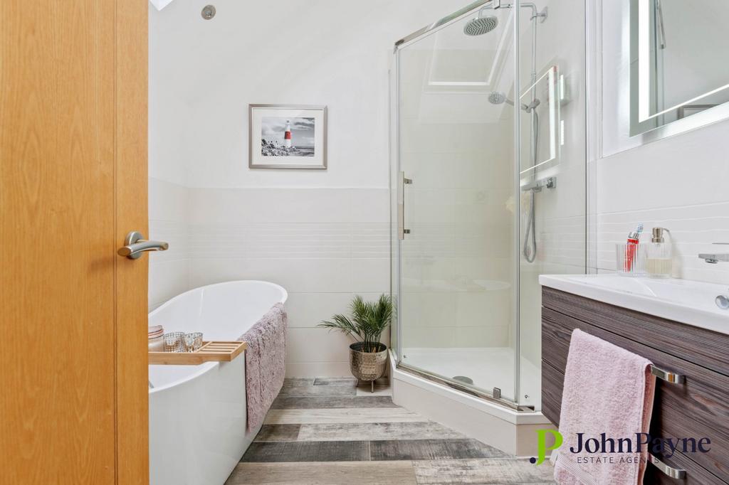 En-Suite Bathroom