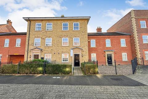 5 bedroom townhouse for sale, Greenkeepers Road, Great Denham, Bedford