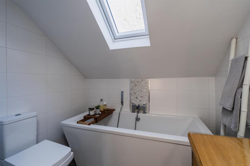 Master En-Suite Bathroom