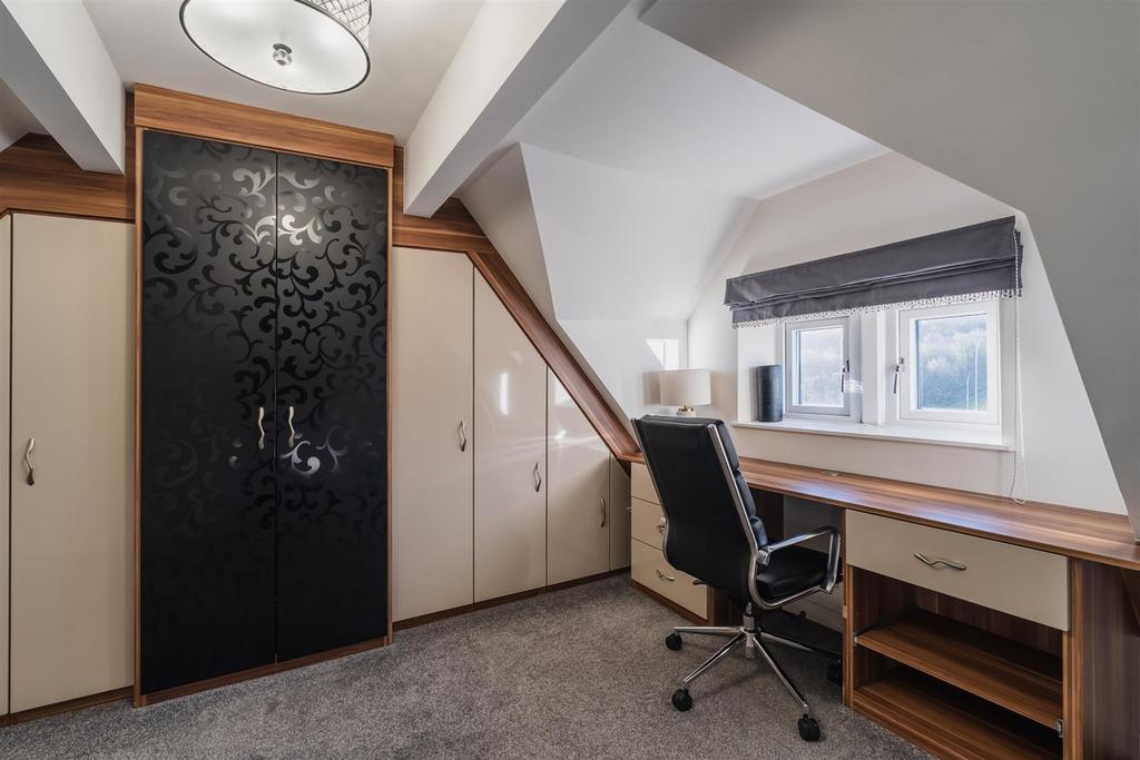 Bedroom 4 Dressing Room