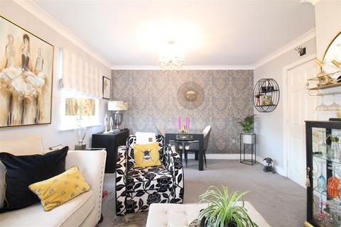 2 bedroom apartment for sale, St. James Court, Swan Close, Blakedown