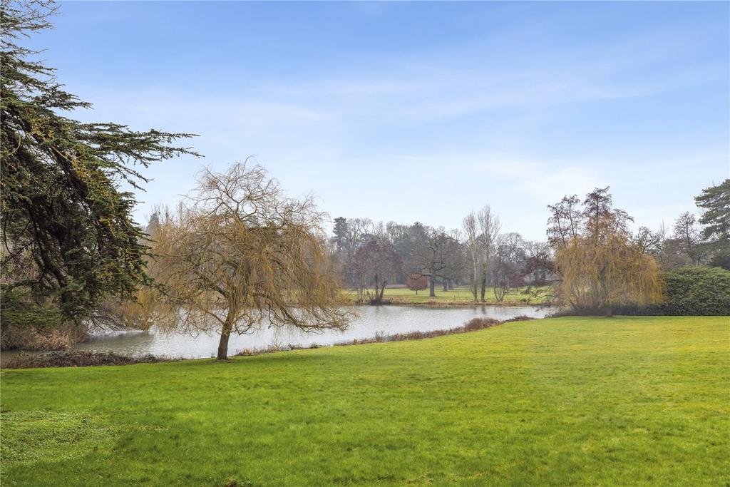 Cobham Park Grounds