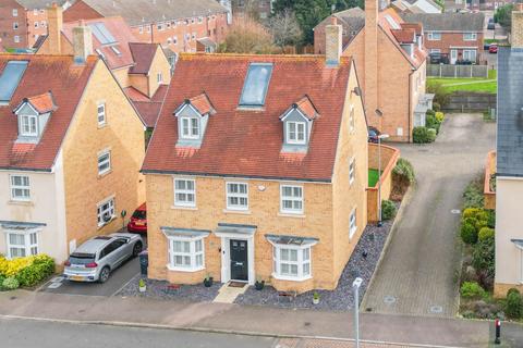 87 Claremont Crescent, Rayleigh, SS6 9GZ