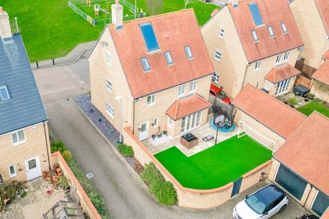 87 Claremont Crescent, Rayleigh, SS6 9GZ