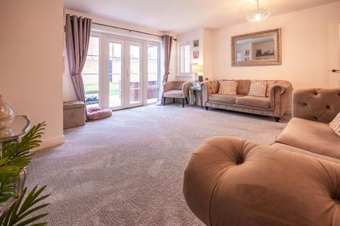 87 Claremont Crescent, Rayleigh, SS6 9GZ