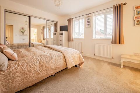 87 Claremont Crescent, Rayleigh, SS6 9GZ
