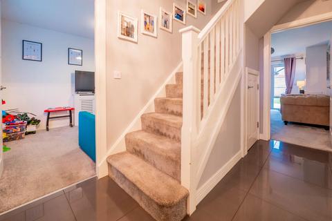 87 Claremont Crescent, Rayleigh, SS6 9GZ