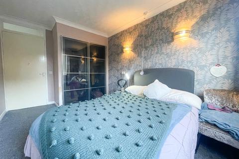 2 bedroom ground floor flat for sale, Redfern House, Romiley, SK6