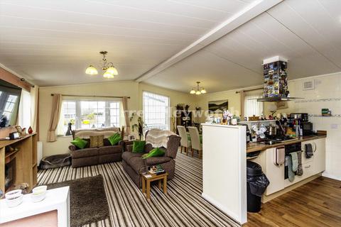 2 bedroom bungalow for sale, Oxcliffe New Farm, Morecambe LA3