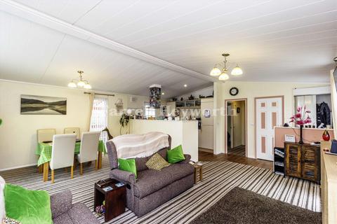 2 bedroom bungalow for sale, Oxcliffe New Farm, Morecambe LA3