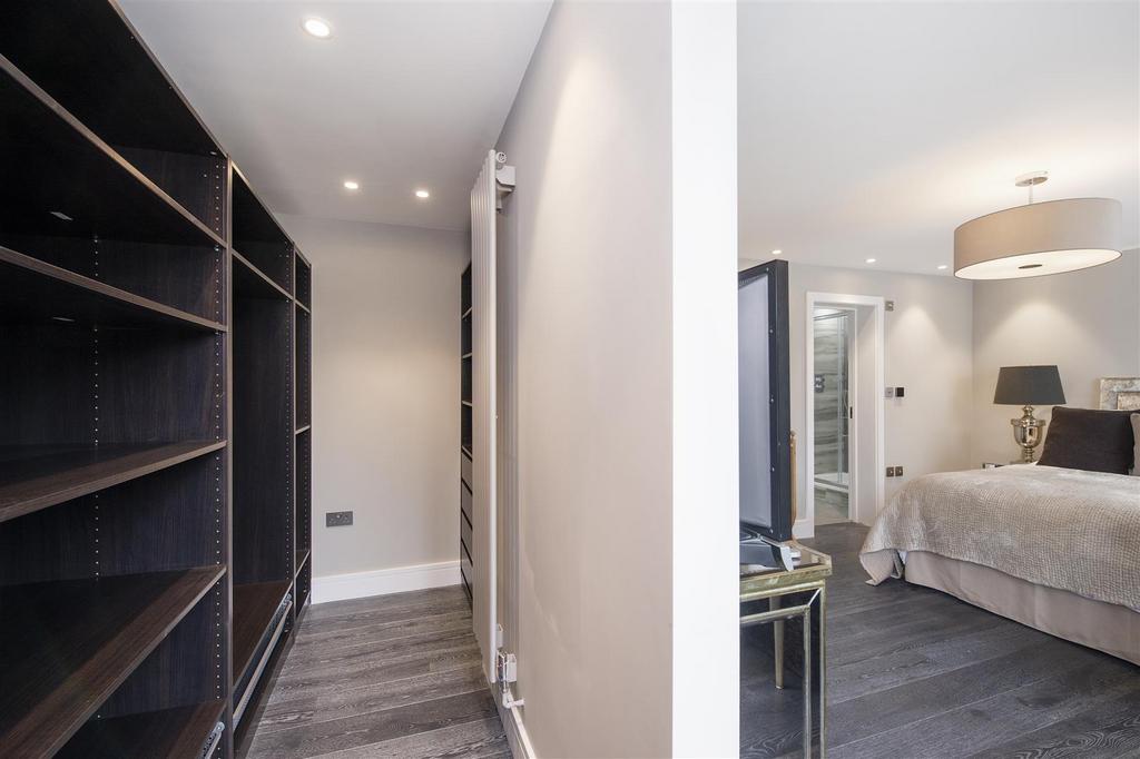 Master Bedroom - Dressing Room 4 CC.jpg