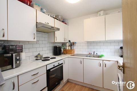 2 bedroom flat to rent, Pavilion Way, Edgware, HA8