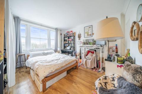 2 bedroom flat for sale, Clapham Common North Side, Clapham