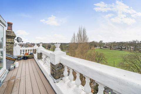 2 bedroom flat for sale, Clapham Common North Side, Clapham