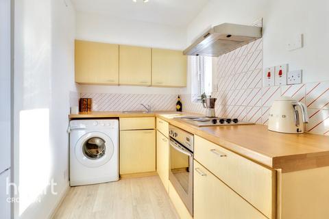 Studio to rent, Adams Way, CROYDON