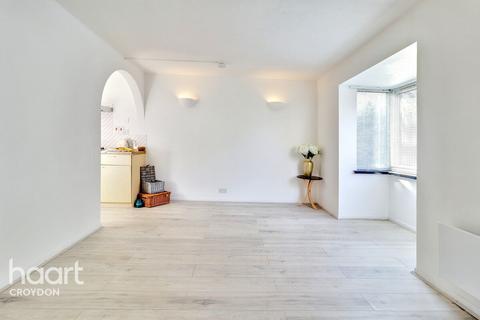 Studio to rent, Adams Way, CROYDON