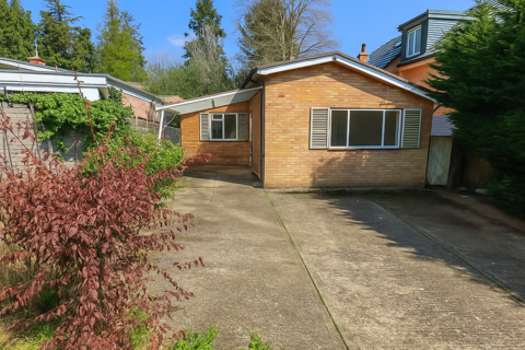 2 bedroom detached bungalow for sale, Hendon Wood Lane, London, NW7