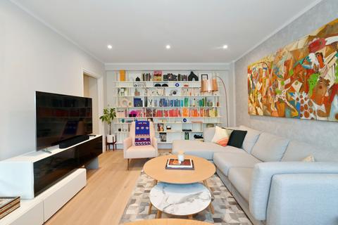 1 bedroom apartment to rent, Vicarage Gate, W8