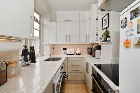 1 bedroom apartment to rent, Vicarage Gate, W8