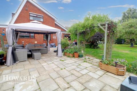 3 bedroom detached house for sale, Conifer Close, Ormesby