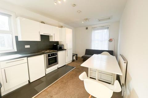 2 bedroom flat to rent, High Road Leytonstone, London, E11