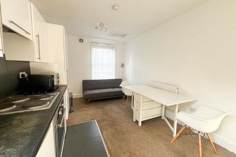 2 bedroom flat to rent, High Road Leytonstone, London, E11