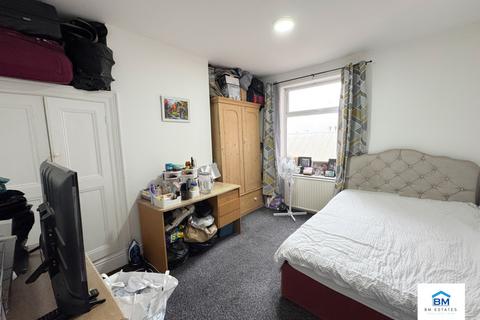 4 bedroom terraced house for sale, East Park Road, Leicester LE5