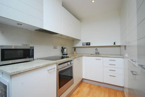 2 bedroom flat to rent, Naxos Building, Canary Wharf, London, E14