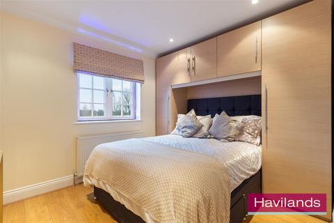 1 bedroom flat for sale, River Bank, London