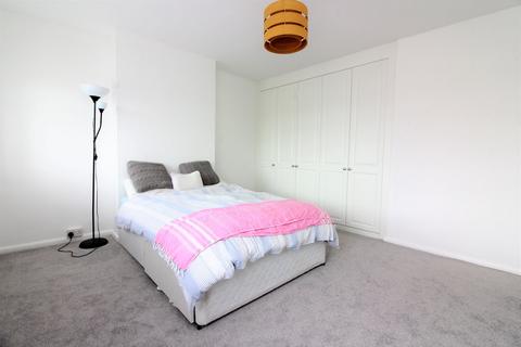3 Everest Close, Arlesey, SG15 6TR