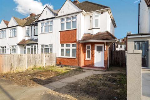 4 bedroom semi-detached house to rent, The Grange, Wembley