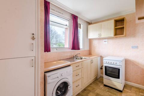 1 bedroom flat for sale, Phipps Bridge Road, CR4, Mitcham, CR4