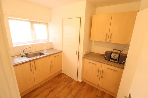 Studio to rent, The Upway, Basildon, Essex, SS14