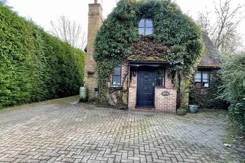 3 bedroom detached house to rent, Newtown, Newbury RG20