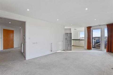 2 bedroom apartment for sale, Goldwyn House, Studio Way, Borehamwood