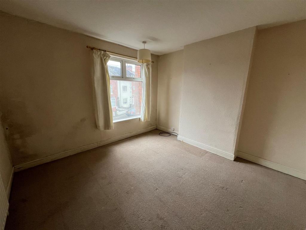 Bed 1.jpg