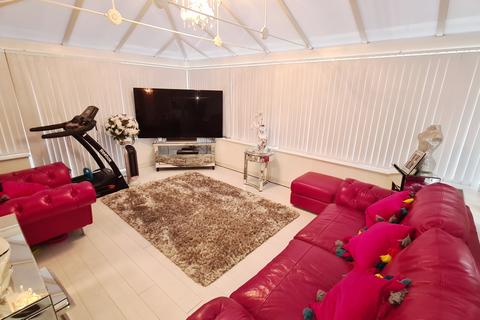 4 bedroom detached house for sale, Garforth Crescent, Droylsden