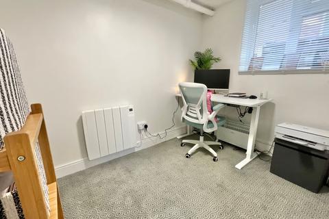 16 Greenfields, Gnosall, Stafford, ST20 0HR